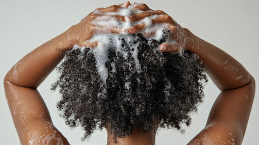 Sublimer les cheveux frisés et crépus : ingrédients essentiels