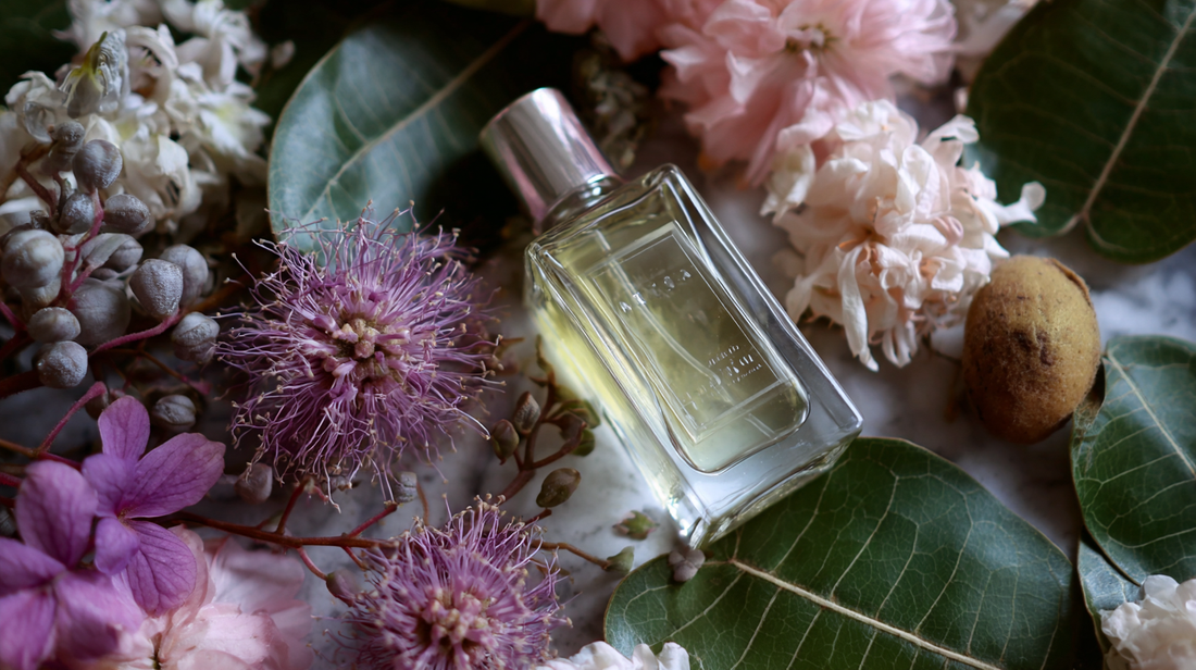 Secrets de formulation : réussir un parfum qui tient sur la peau