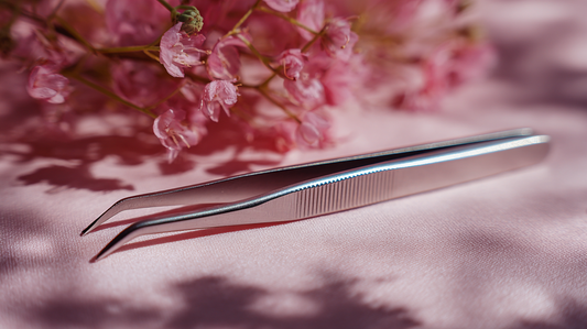 Comment choisir ses pinces à cils : guide pour débutantes